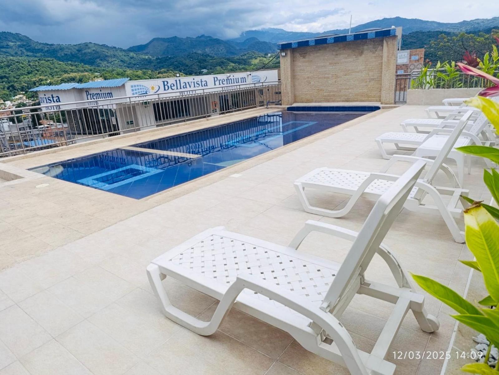 Hotel Bellavista Premium Villeta Luaran gambar